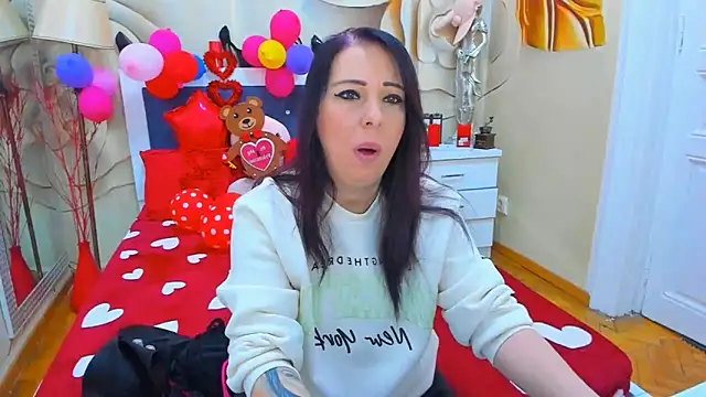Snapshot of LauraSin chatting on February 15, 2025, 4:14 am LauraSin online show from February 15, 2025, 4:14 am