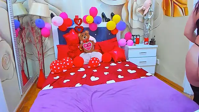 Snapshot of LauraSin chatting on February 15, 2025, 7:16 am LauraSin online show from February 15, 2025, 7:16 am