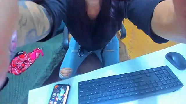 Snapshot of LauraSin chatting on September 15, 2025, 3:28 am LauraSin online show from September 15, 2025, 3:28 am