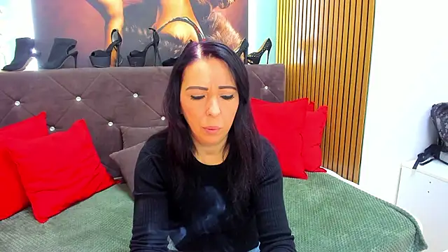 LauraSin online show from February 19, 2026, 6:59 pm