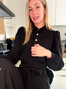 Snapshot of lola_tentatiion chatting on October 12, 2025, 11:42 am lola tentatiion online show from October 12, 2025, 11:42 am
