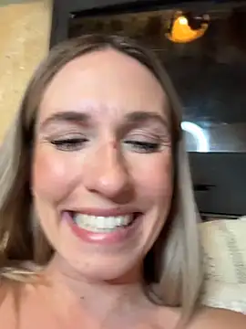 lola tentatiion online show from November 24, 2025, 9:25 pm