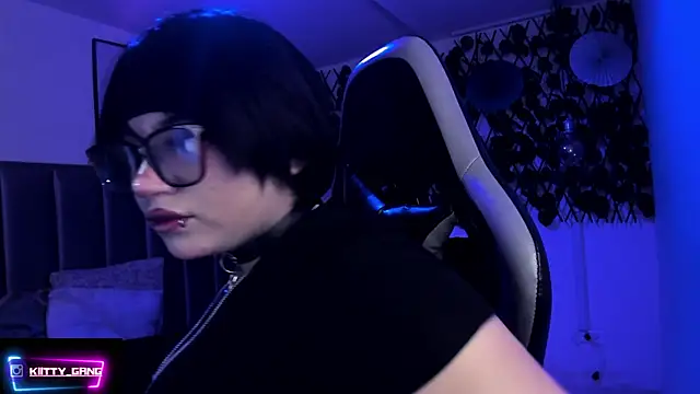 Kitty Gang online show from April 8, 2026, 2:22 am