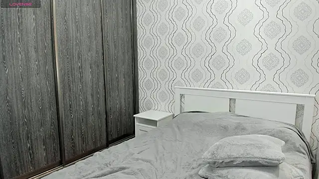 Snapshot of EmberShy chatting on December 3, 2024, 6:06 pm EmberShy online show from December 3, 2024, 6:06 pm