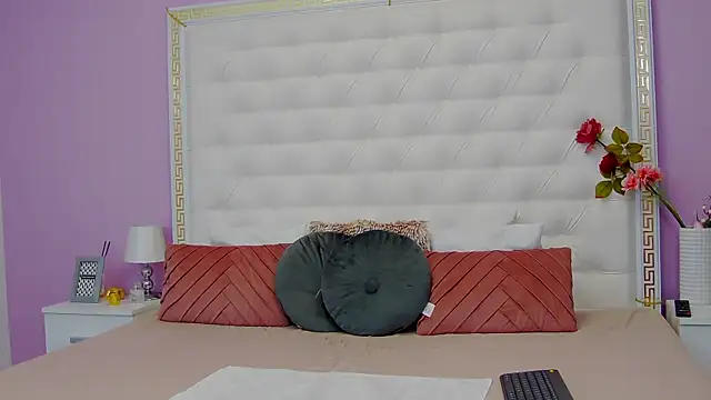 Lenna Paul online show from January 27, 2025, 6:09 pm