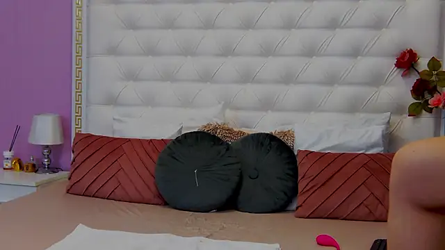 Lenna Paul online show from February 13, 2025, 7:56 am