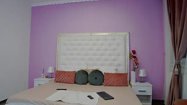 Lenna Paul online show from March 20, 2025, 4:51 am