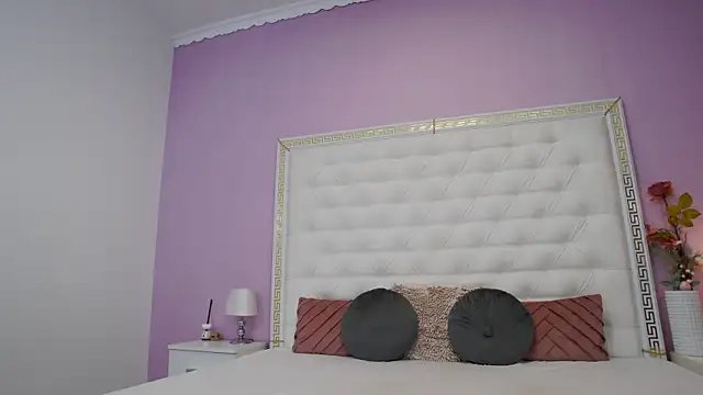 Lenna Paul online show from December 22, 2025, 5:26 am