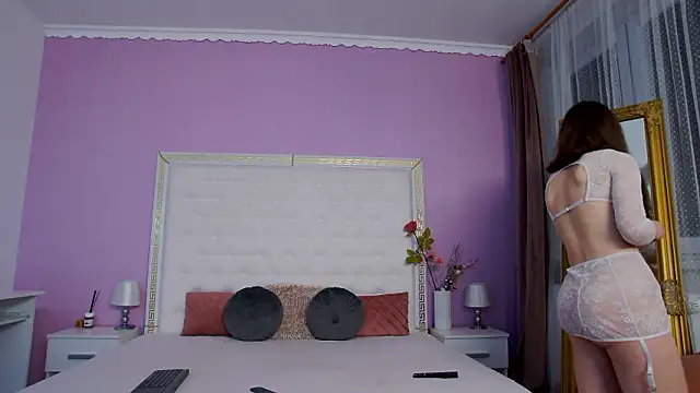 Lenna Paul online show from February 14, 2026, 5:15 am