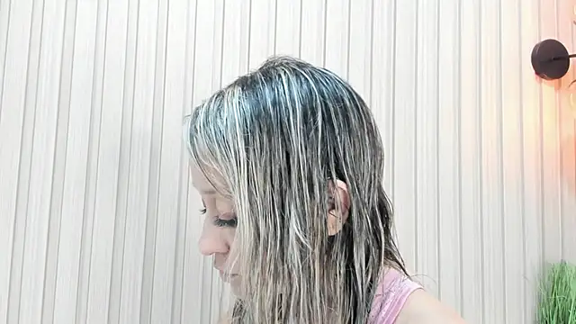 Snapshot of emma_collson chatting on February 14, 2025, 2:07 am emma collson online show from February 14, 2025, 2:07 am