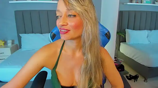 Snapshot of emma_collson chatting on October 4, 2025, 3:04 am emma collson online show from October 4, 2025, 3:04 am