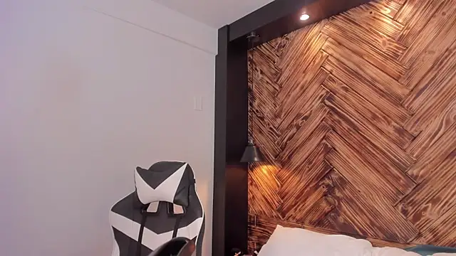 Snapshot of emma_collson chatting on October 29, 2025, 11:17 pm emma collson online show from October 29, 2025, 11:17 pm