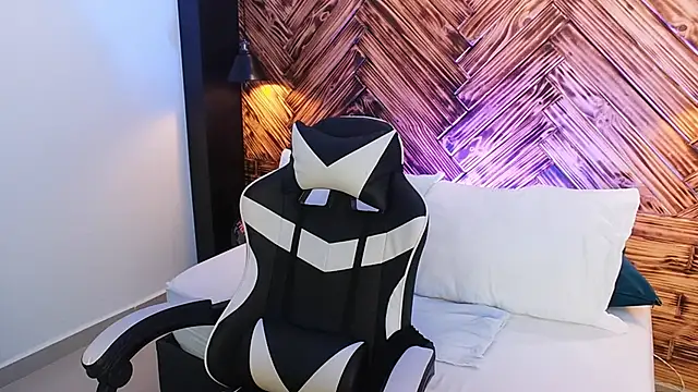 Snapshot of emma_collson chatting on November 22, 2025, 12:09 am emma collson online show from November 22, 2025, 12:09 am