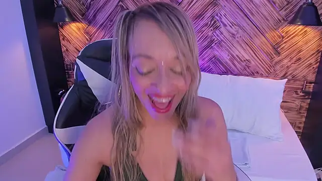 Snapshot of emma_collson chatting on November 25, 2025, 8:31 pm emma collson online show from November 25, 2025, 8:31 pm