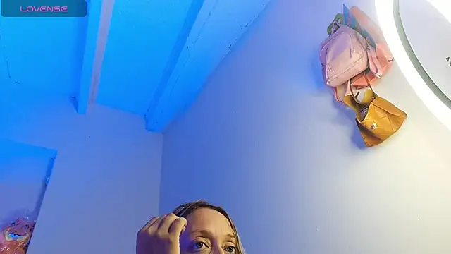 Snapshot of emma_collson chatting on December 3, 2025, 8:51 pm emma collson online show from December 3, 2025, 8:51 pm