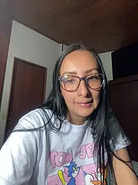 yaralyminjo2 online show from January 5, 2025, 11:22 pm