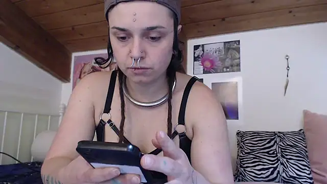 kinkyspirali online show from March 30, 2026, 3:35 pm