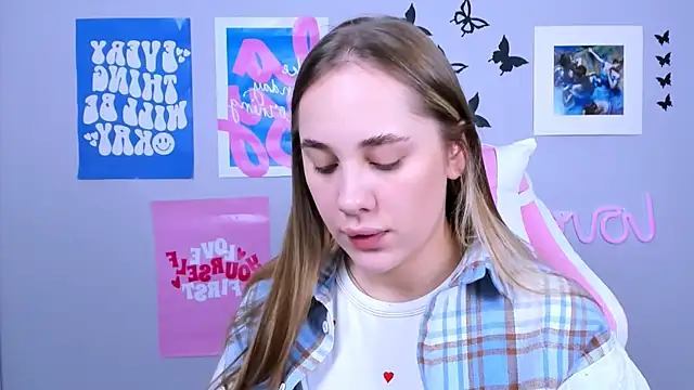 MiaMilas online show from December 16, 2024, 4:13 am