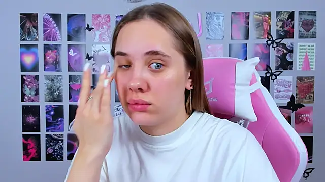 MiaMilas online show from February 7, 2025, 5:10 am