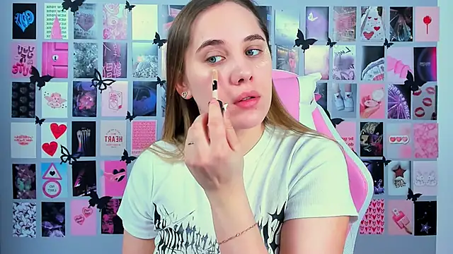 MiaMilas online show from March 20, 2025, 5:02 am