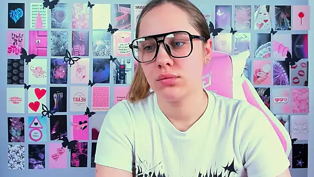 MiaMilas online show from March 21, 2025, 6:27 am