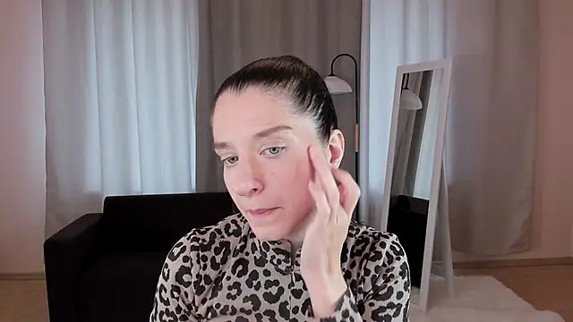 helentasty online show from September 14, 2025, 2:33 am