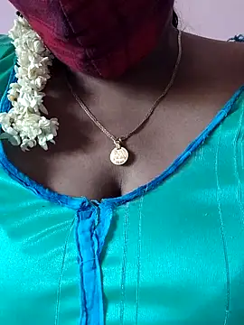 Snapshot of mallu-sumi chatting on March 10, 2026, 10:42 am mallu-sumi online show from March 10, 2026, 10:42 am