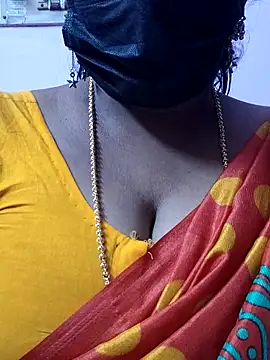 Snapshot of mallu-sumi chatting on March 18, 2026, 9:18 pm mallu-sumi online show from March 18, 2026, 9:18 pm