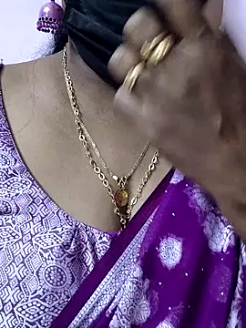 Snapshot of mallu-sumi chatting on April 21, 2026, 6:44 pm mallu-sumi online show from April 21, 2026, 6:44 pm