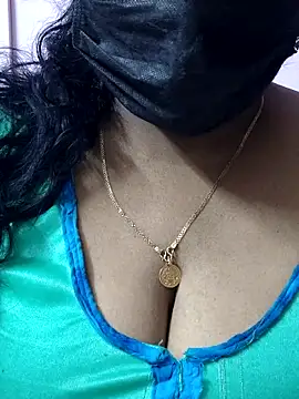 Snapshot of mallu-sumi chatting on April 22, 2026, 6:31 pm mallu-sumi online show from April 22, 2026, 6:31 pm