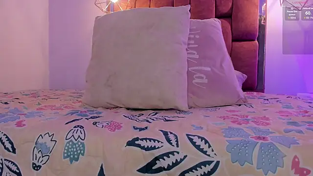 Snapshot of kristakinnky chatting on October 4, 2025, 1:42 pm kristakinnky online show from October 4, 2025, 1:42 pm