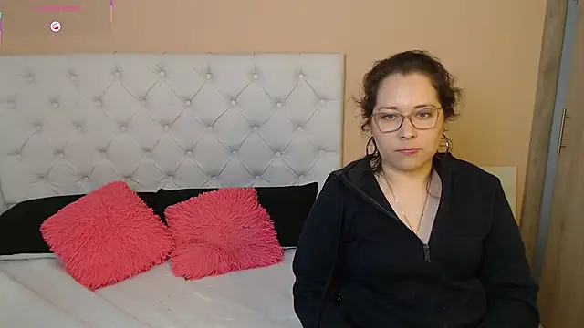 May Carlier online show from January 9, 2026, 7:04 pm