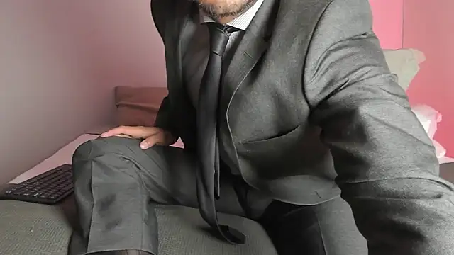 pablo-rincon95 online show from March 17, 2025, 11:42 am