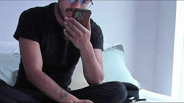 pablo-rincon95 online show from March 19, 2025, 10:53 pm