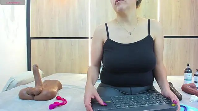 adela chase online show from October 6, 2025, 2:31 am