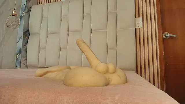 Snapshot of Emily_Trujillo chatting on December 19, 2025, 5:31 pm Emily Trujillo online show from December 19, 2025, 5:31 pm