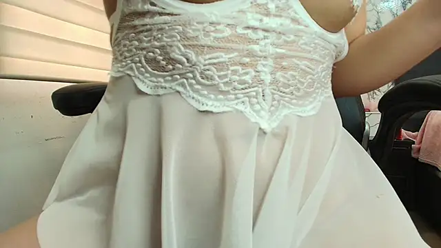 Snapshot of Emily_Trujillo chatting on February 11, 2026, 5:51 pm Emily Trujillo online show from February 11, 2026, 5:51 pm