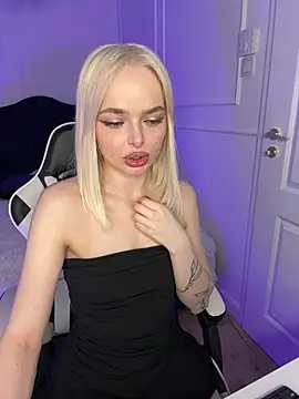 horny blondiee online show from March 19, 2025, 6:34 pm