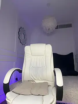 horny blondiee online show from October 8, 2025, 3:42 pm