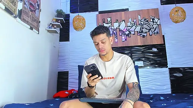 Friendsofeverything  online show from December 20, 2025, 1:18 pm