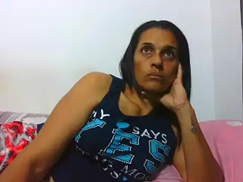 latinbrunettet online show from March 11, 2025, 1:45 pm