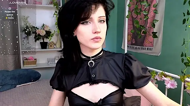 dark vamp  online show from October 16, 2025, 5:03 pm