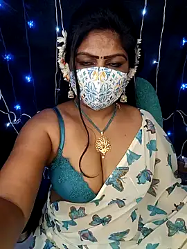 Snapshot of honey-sexy chatting on December 11, 2024, 1:39 pm honey-sexy online show from December 11, 2024, 1:39 pm