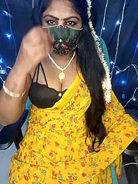 Snapshot of honey-sexy chatting on December 13, 2024, 11:45 am honey-sexy online show from December 13, 2024, 11:45 am