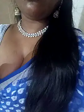 Snapshot of honey-sexy chatting on January 12, 2025, 1:27 pm honey-sexy online show from January 12, 2025, 1:27 pm