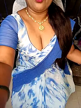 Snapshot of honey-sexy chatting on February 8, 2025, 6:22 am honey-sexy online show from February 8, 2025, 6:22 am