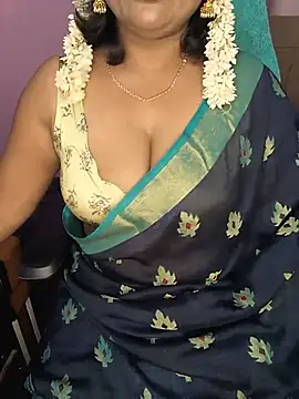 Snapshot of honey-sexy chatting on June 23, 2026, 6:44 am honey-sexy online show from June 23, 2026, 6:44 am