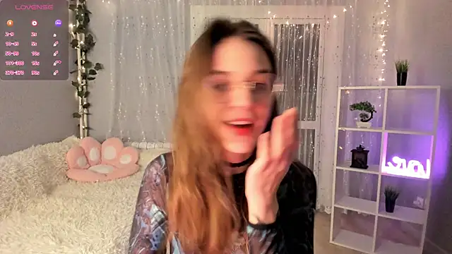 Snapshot of AraCopple chatting on December 12, 2024, 9:15 pm AraCopple online show from December 12, 2024, 9:15 pm