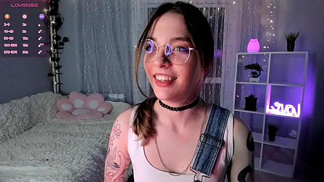 Snapshot of AraCopple chatting on December 15, 2024, 12:51 am AraCopple online show from December 15, 2024, 12:51 am