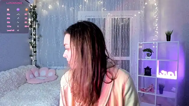 Snapshot of AraCopple chatting on December 19, 2024, 11:14 pm AraCopple online show from December 19, 2024, 11:14 pm